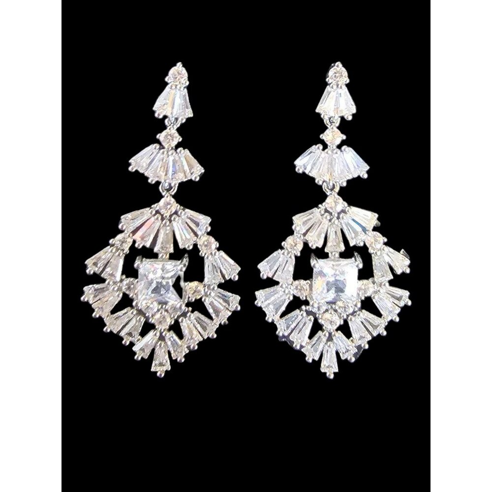 NWOT Silver/Crystal Triangle Earring
